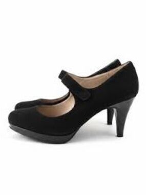 NIB Bandolino Malha Black Strapped Heels Size 8